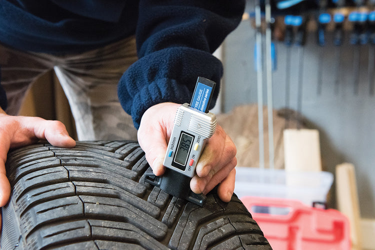 silverline_273894_digital_depth_gauge_0_25mm