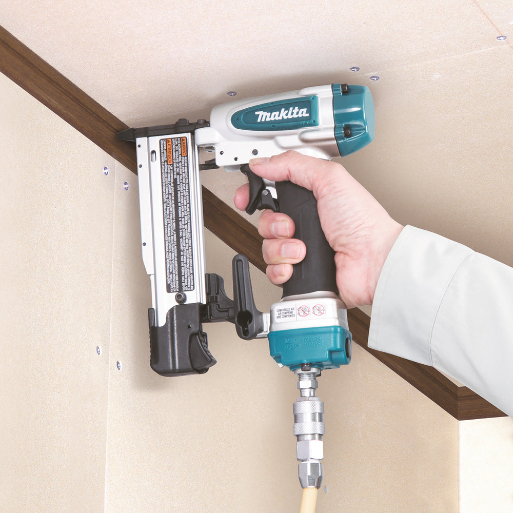 Makita AF353 pin nailer