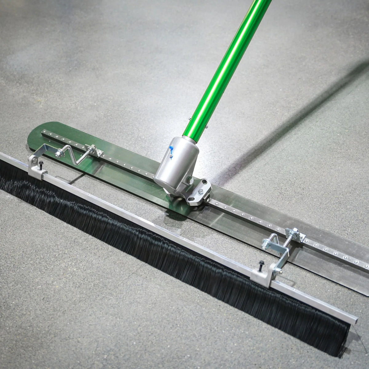 Metex Fresno broom kit with manganese steel blade, broom head and handles – view 5