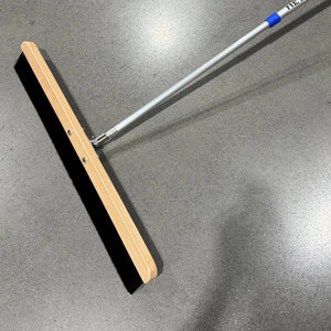 Metex 1000mm concrete broom with aluminium handle – view 2
