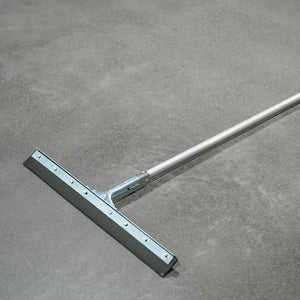 Metex 600mm floor wiper squeegee with rubber blade and aluminium handle – view 2