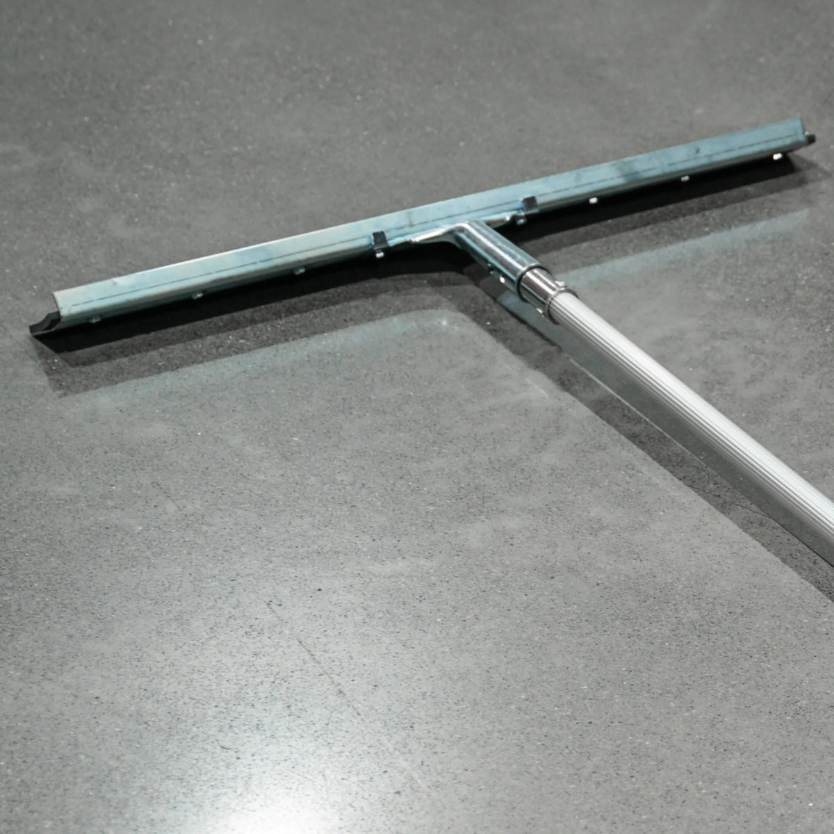 Metex 600mm floor wiper squeegee with rubber blade and aluminium handle – view 3