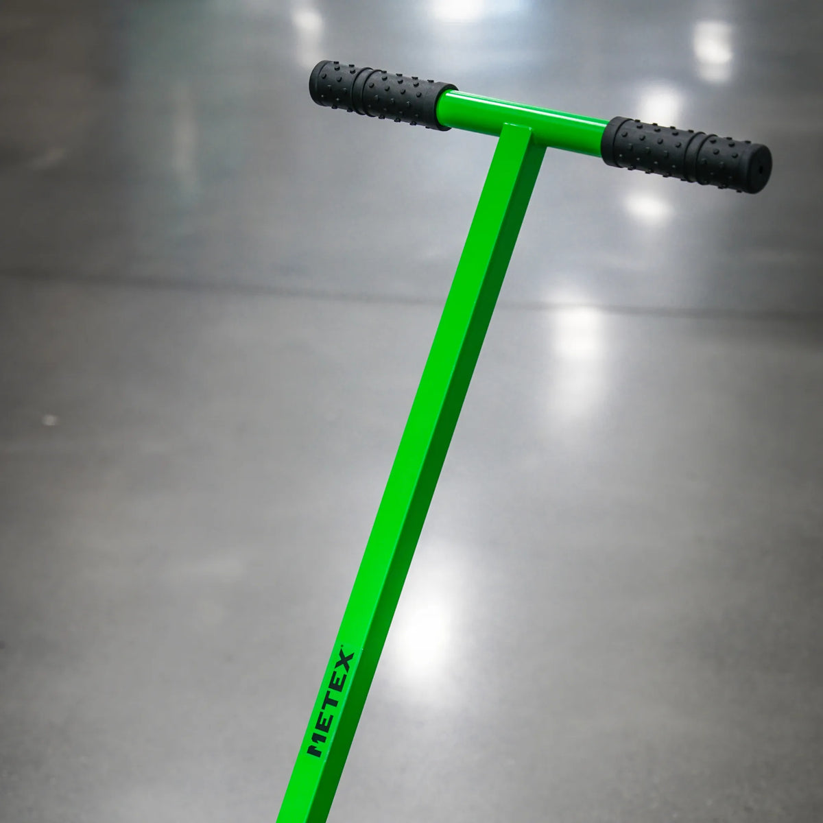 Metex 5m aluminium concrete hand tamper beam with handles at both ends – view 2