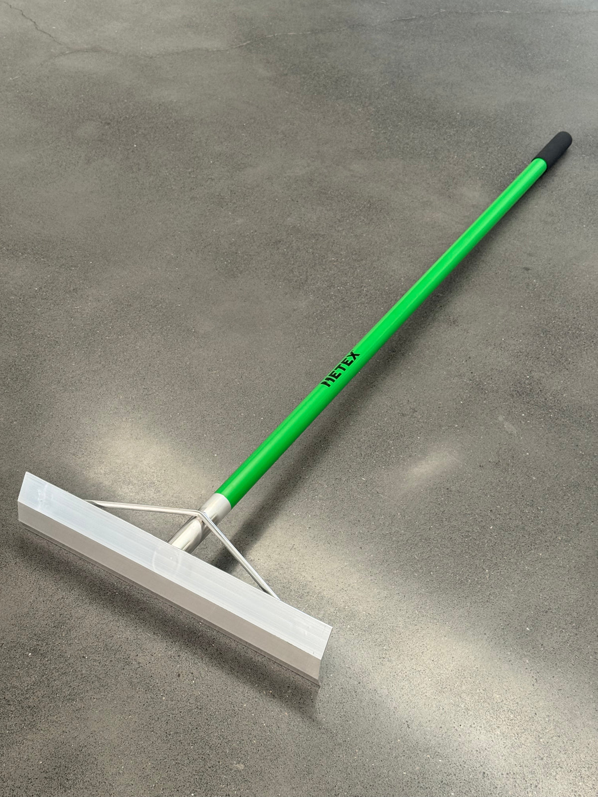 Metex 1500mm Concrete Placer Spazzle Lightweight Alumimum